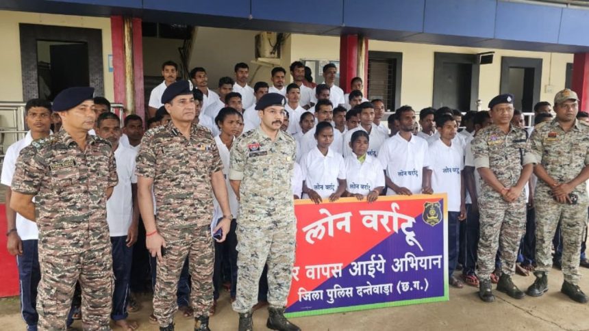 सरेंडर करने वालों में 50 पुरुष और 21 महिला नक्सली शामिल हैं, इनमें से 30...