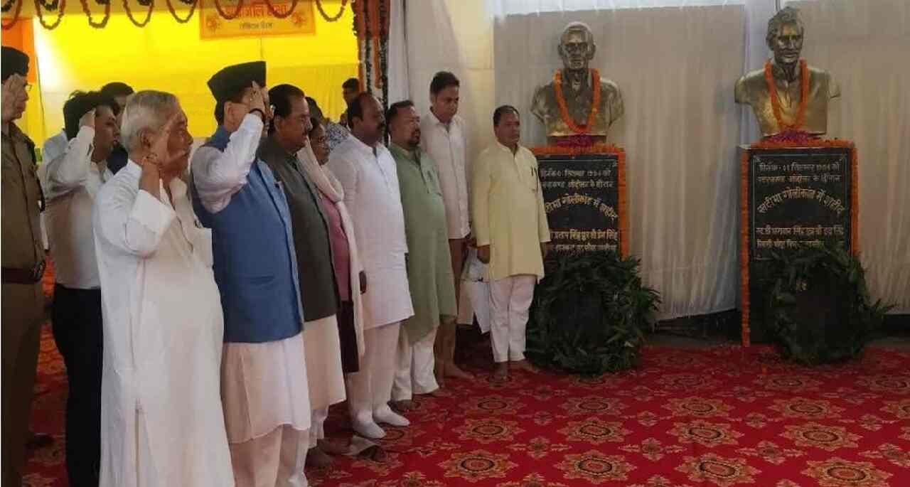 सीएम धामी ने दी शहीद राज्य आंदोलनकारियों को श्रद्धांजलि, परिजनों को किया सम्मानित