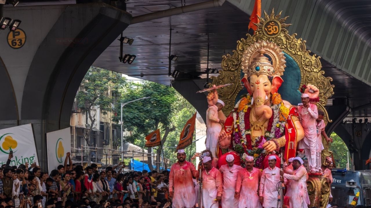 लालबागचा राजा का विसर्जन मुंबई के गणेशोत्सव का सबसे इमोशनल और भव्य क्षण...