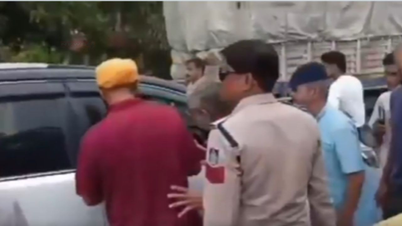 मध्यप्रदेश के बुरहानपुर में एक अजीब घटना हुई. शिकारपुरा थाना क्षेत्र में...
