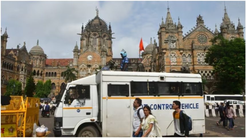 Mumbai Bomb Threat: मुंबई ट्रैफिक पुलिस को गणेश विसर्जन से पहले एक व्हाट्सएप संदेश...