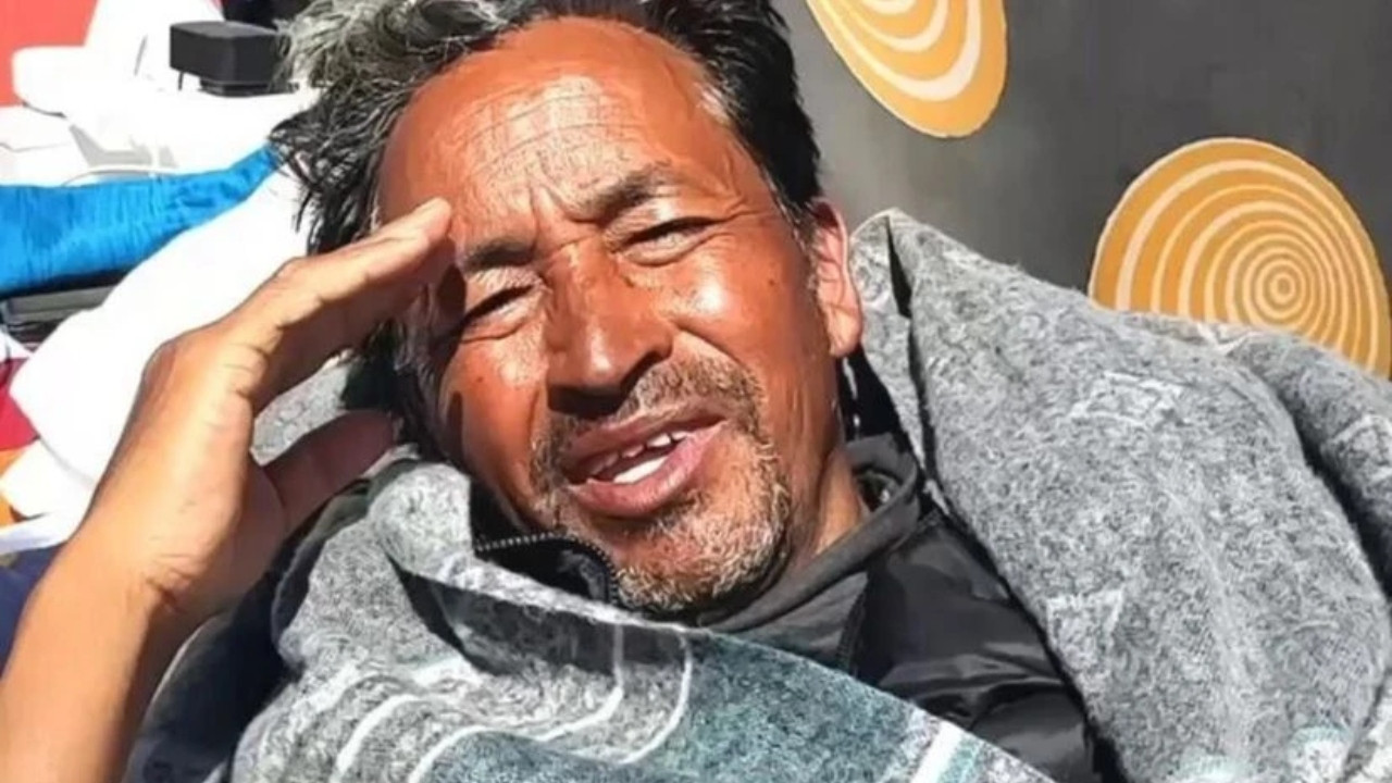 लद्दाख में तनावपूर्ण माहौल के बीच गृह मंत्रालय ने सोनम वांगचुक की संस्था...