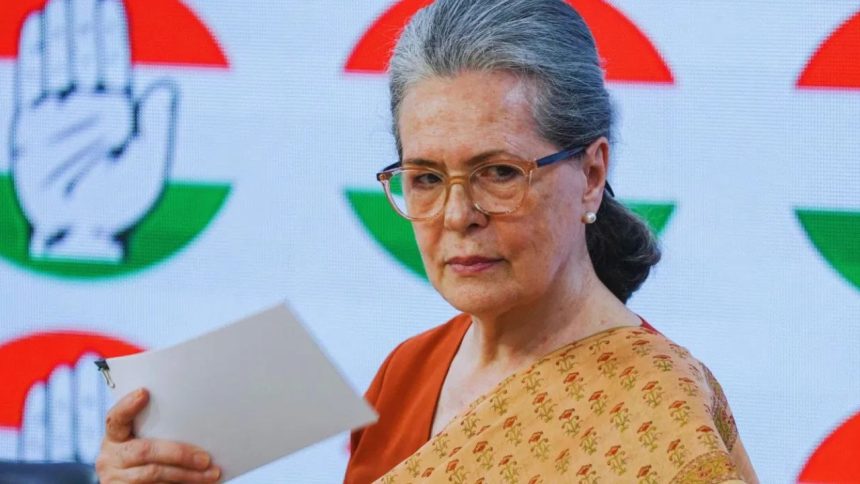 दिल्ली की एक अदालत ने कांग्रेस नेता सोनिया गांधी के खिलाफ दायर उस याचिका...