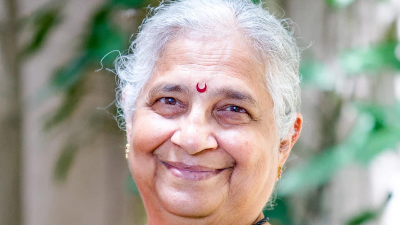 कॉल करने वाले ने आरोप लगाया कि उसका मोबाइल नंबर आधार से लिंक नहीं है और धमकी...