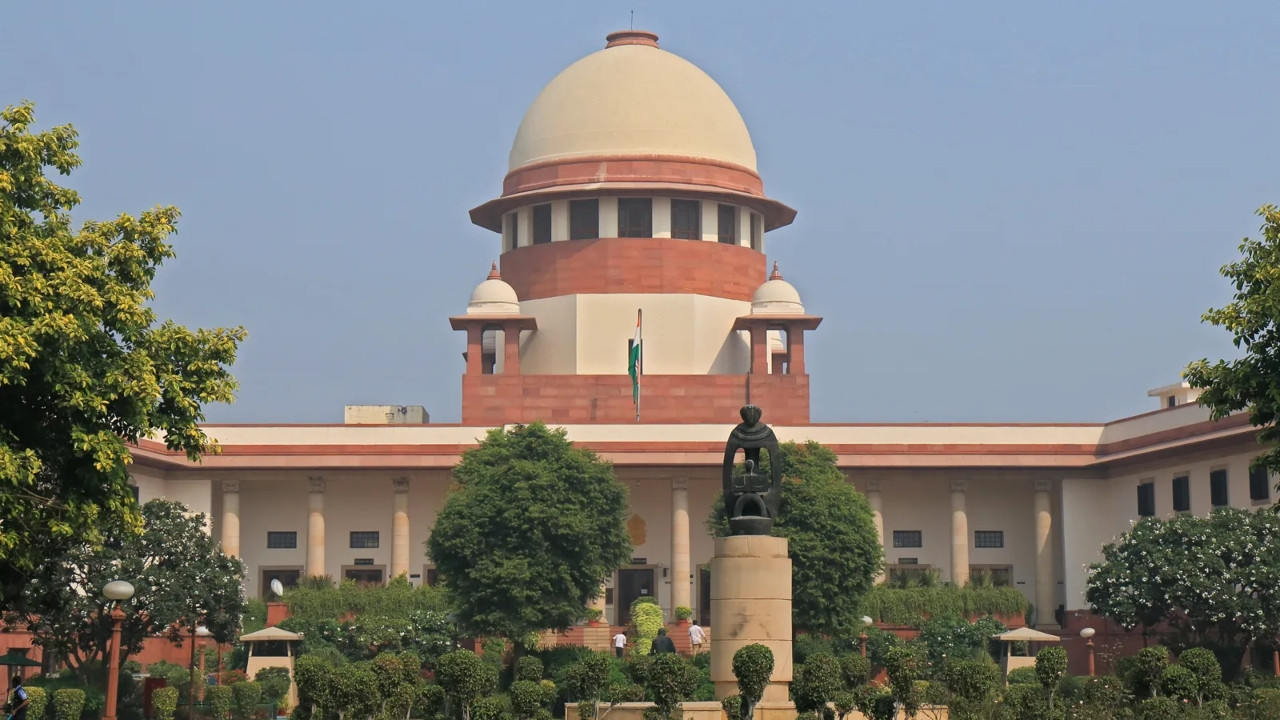पति अमेजन में इंजीनियर है और उसने समझौते के लिए 35 लाख रुपये की पेशकश की थी,...