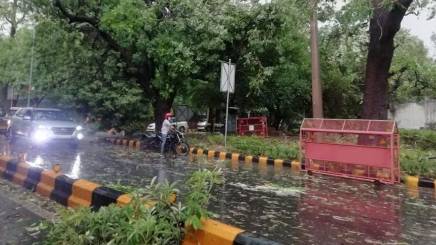 भारतीय मौसम विभाग (IMD) ने सोमवार को दिल्ली में भारी बारिश और गरज-चमक के साथ...