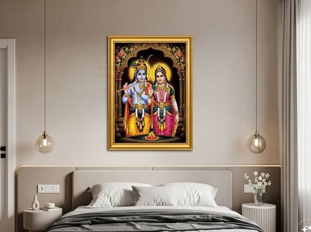 बेडरूम में भूलकर भी न लगाएं इन भगवान की तस्वीरें, छाने लगेगी कंगाली