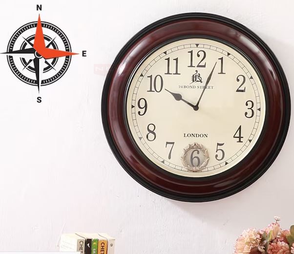 अगर आपके घर में इस दिशा में है घड़ी, तो हो सकती है पैसों की कमी! तुरंत बदलें स्थान