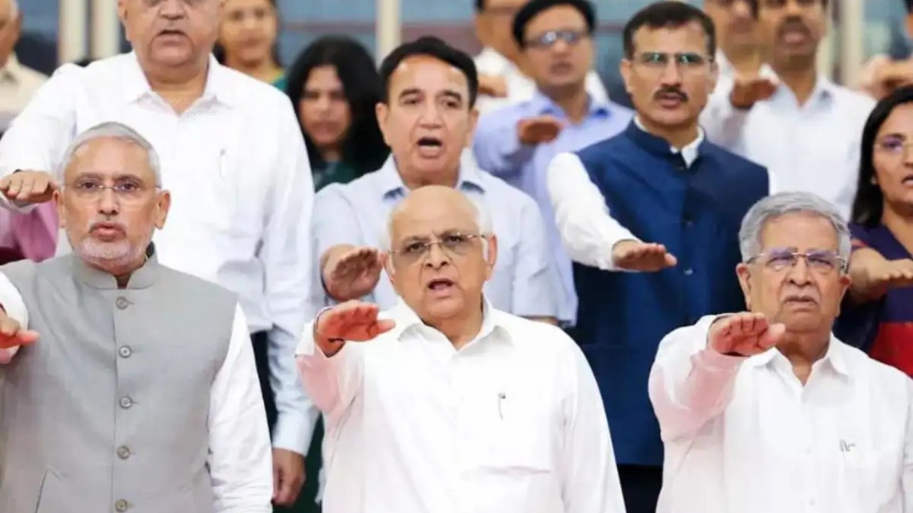 कैबिनेट में 8 मंत्रियों को बदले जाने की संभावना है. गुजरात की मौजूदा...
