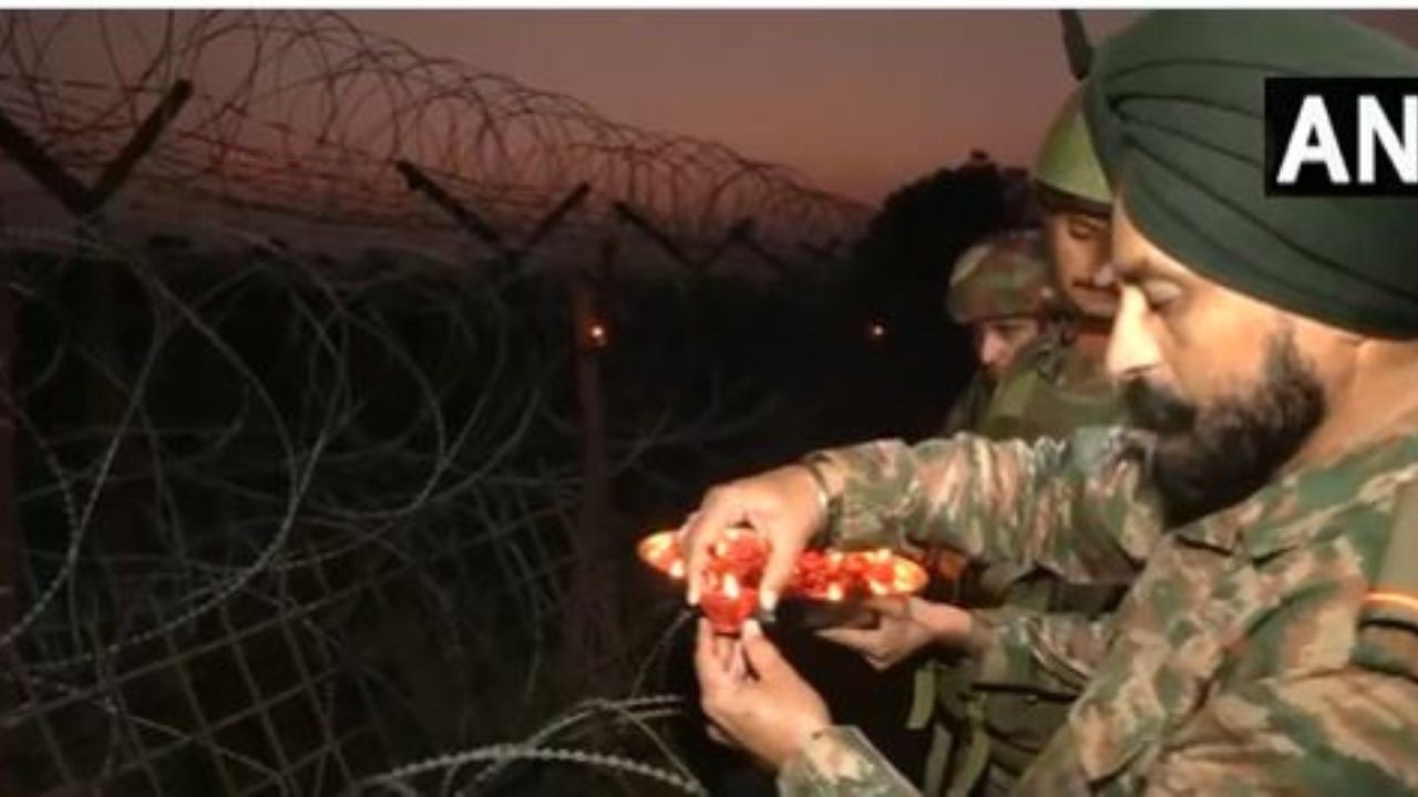 Indian Army Celebrates Diwali: दिवाली के उत्सव को जवानों ने पूरी सादगी और अनुशासन के साथ...