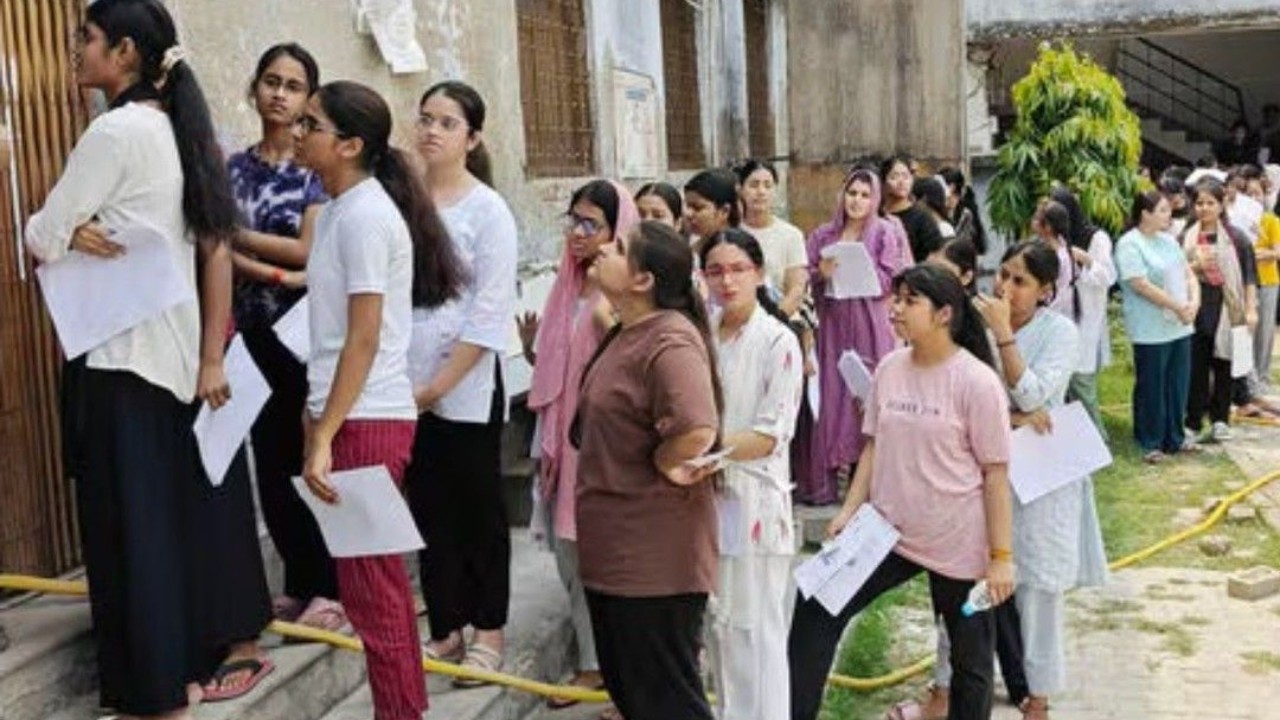 कर्नाटक NEET PG 2025 काउंसलिंग के लिए आवेदन करने की अंतिम तिथि 15 अक्टूबर है. इसके...