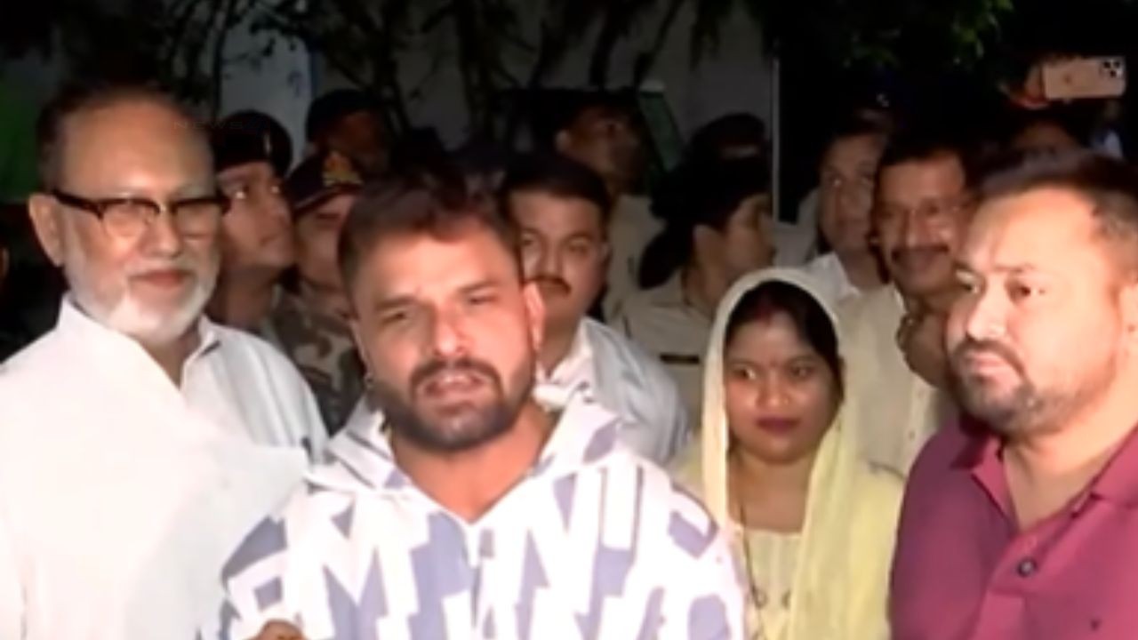 Bihar Election 2025: भोजपुरी सिनेमा के सुपरस्टार खेसारी लाल यादव ने RJD का दामन थाम लिया...