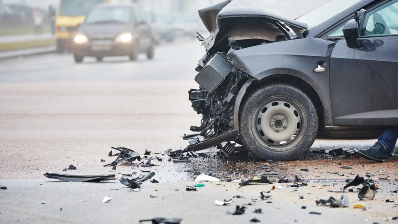 Maharashtra road accident: महाराष्ट्र के भंडारा जिले में गुरुवार को एक दर्दनाक हादसा हुआ,...
