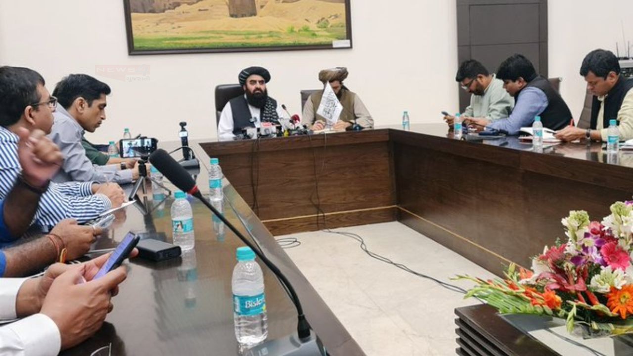 Press Conference Controversy: दिल्ली में अफगान विदेश मंत्री मुत्तकी की प्रेस कॉन्फ्रेंस में...