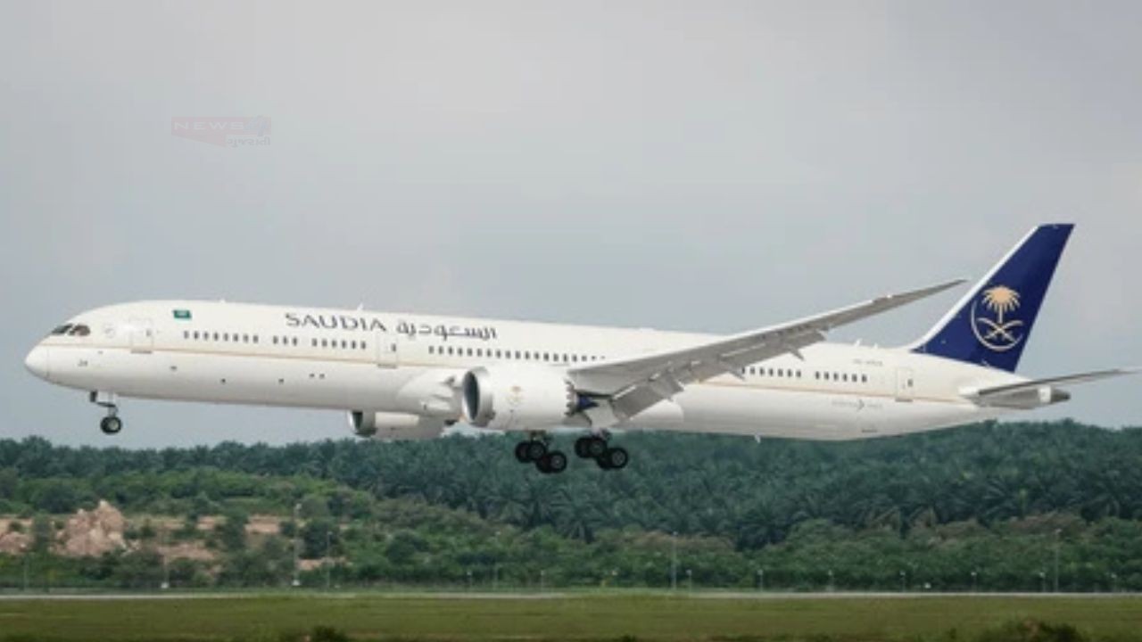 Medical Emergency in Jakarta-Madinah Flight: हवाई अड्डे के अधिकारियों ने तुरंत ज़मीनी चिकित्सा टीमों...