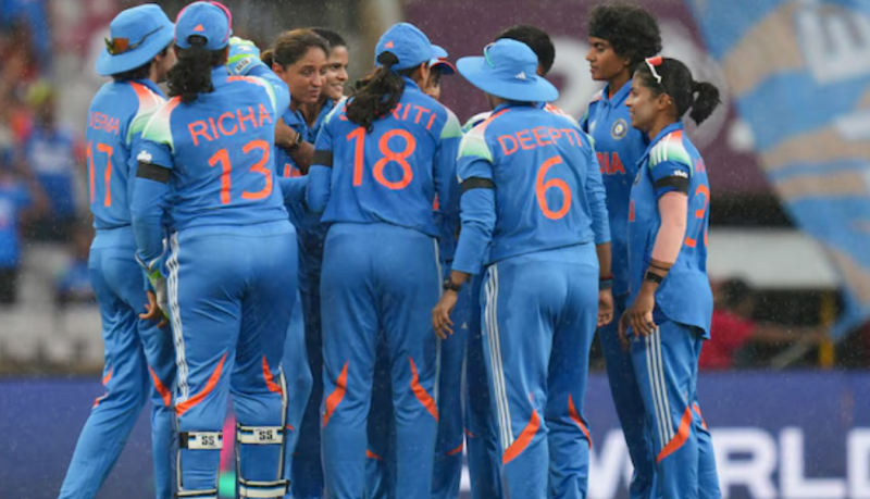 चौका लगते ही मैदान गूंज उठा खुशी से, टीम के सदस्य जेमिमा के साथ जश्न में शामिल