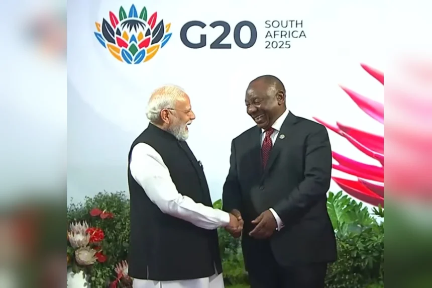 G20 सम्मेलन के आयोजन में पहुंचे पीएम मोदी, राष्ट्रपति रामफोसा ने गर्मजोशी से