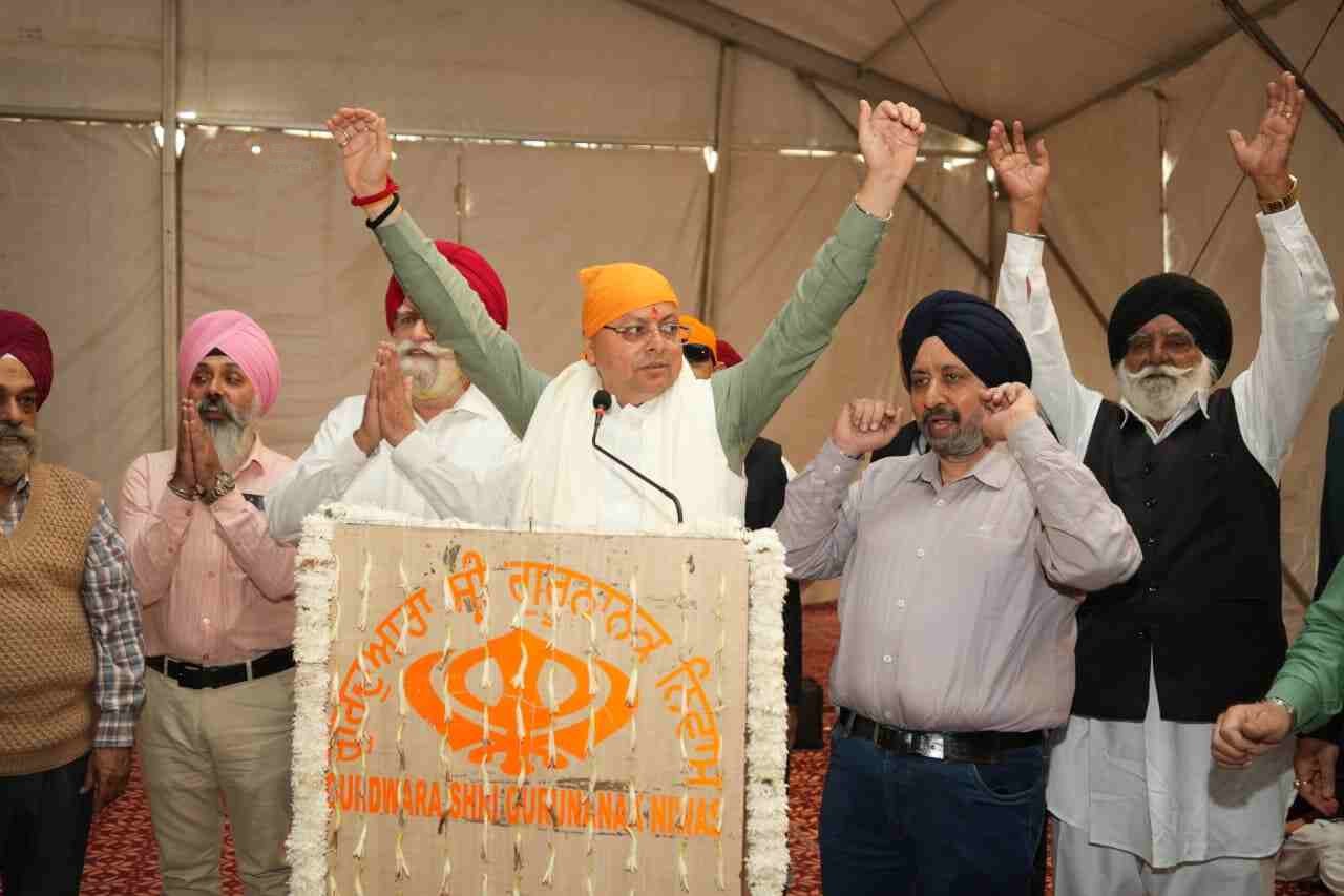 सीएम धामी ने गुरुनानक जयंती एवं कार्तिक पूर्णिमा के अवसर पर गुरुद्वारे मे टेका माथा, प्रदेशवासियों को दी शुभकामनायें