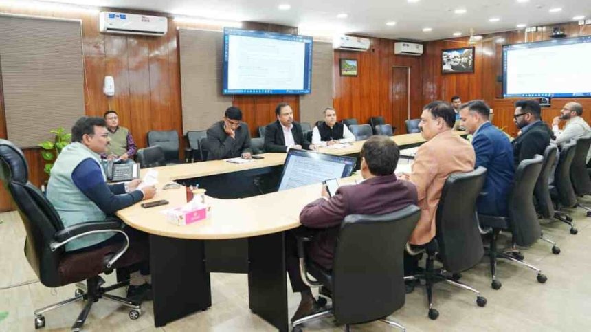 मुख्य सचिव की अध्यक्षता में  हुई डीरेगुलेशन (विनियमन मुक्ति) के संबंध में समीक्षा बैठक