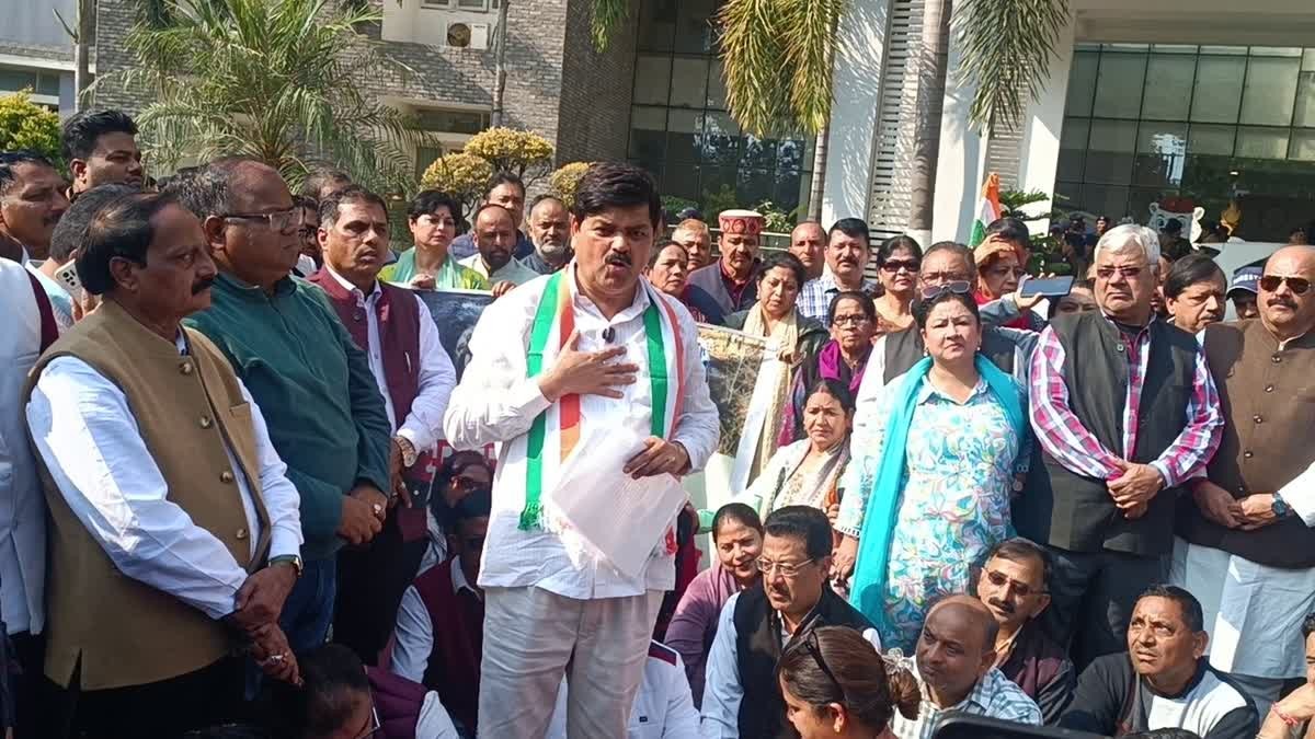 उत्तराखंड कांग्रेस ने किया वन मुख्यालय का घेराव, जमकर किया प्रदर्शन, जानिये वजह