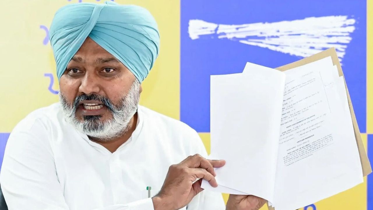 फंड ट्रांसफर की संपूर्ण प्रक्रिया को डिजिटल रूप दिया गया है और इसमें पूरी...