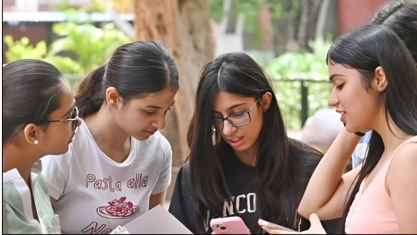 यूजीसी की नई गाइडलाइन से छात्रों को बड़ी राहत मिली है. जी हां अगर अब छात्रों...