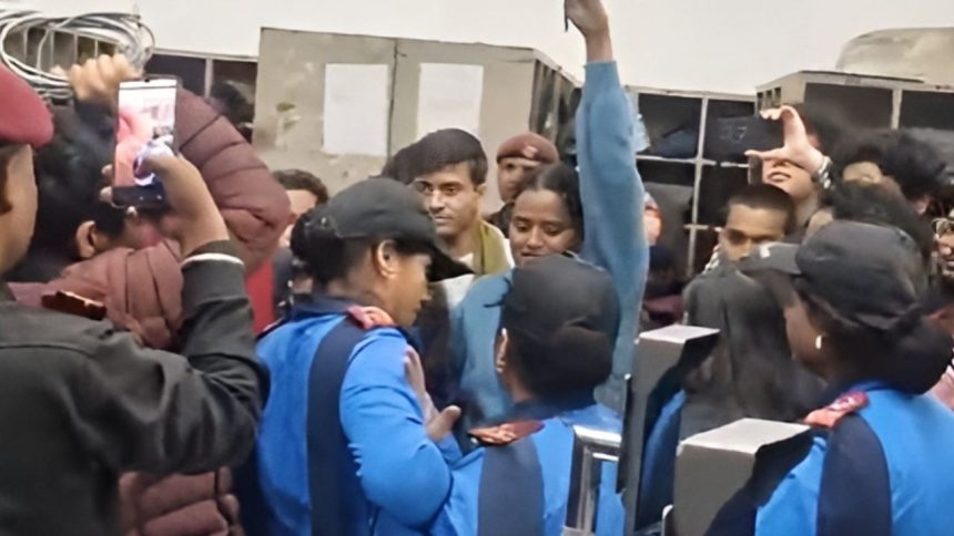 JNU कैंपस में फिर भड़की हिंसा, लाइब्रेरी में हुई जमकर तोड़फोड़; नई व्यवस्था को लेकर भिड़े छात्र संगठन | Violence in JNU central Library New admission Rules clash between Left Groups student and...