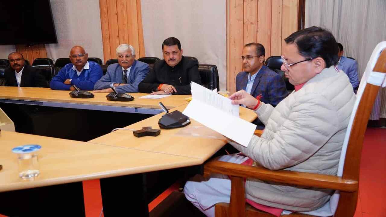 अधिवक्ताओं की समस्याओं के समाधान के लिए गठित होगी समिति, सीएम धामी से मिले पदाधिकारी