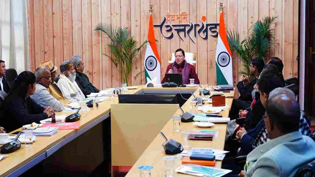 शिविरों तक आने में असमर्थ लाभार्थियों के घर पहुंचे अधिकारी, सीएम धामी  ने दिए सख्त निर्देश