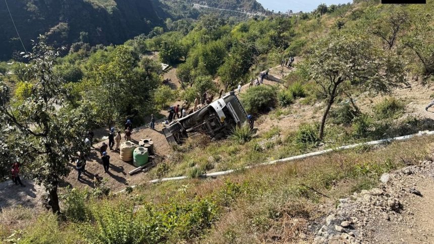 उत्तराखंड: टिहरी में कुंजापुरी के पास बस हादसा, 5 की मौत, 20 से अधिक यात्री घायल | Uttarakhand Bus accident near Kunjapuri in Tehri, 5 killed, over 20 passengers...