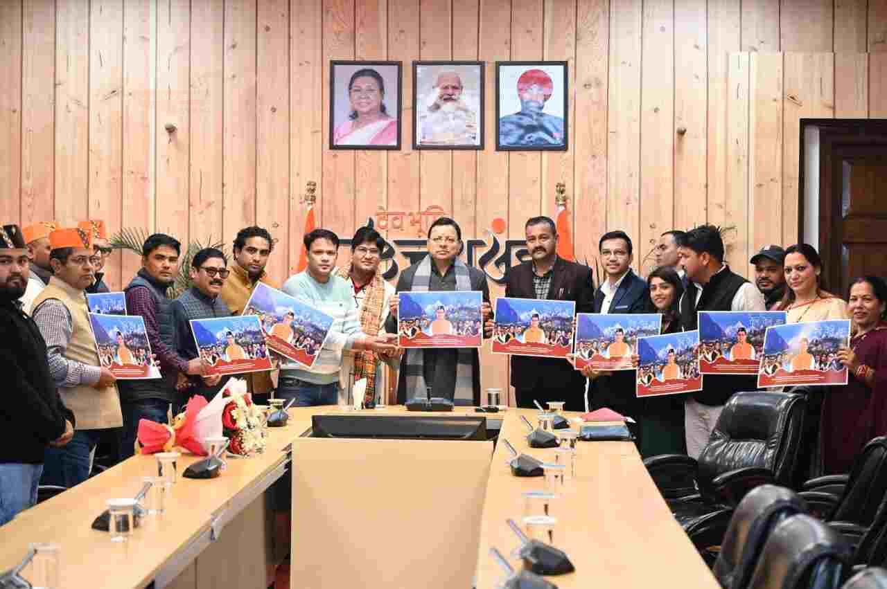 सीएम धामी ने किया सरकार की उपलब्धियों पर बने “पैंली-पैंली बार” उत्तराखंडी गीत का विमोचन