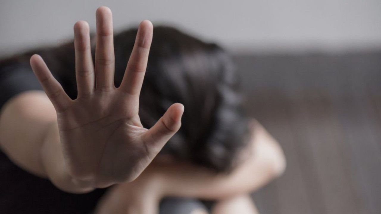 विदेशी महिला से स्पा सेंटर में यौन उत्पीड़न, अर्धनग्न हालत में थेरेपिस्ट ने खोला दरवाजा! | Foreign woman assaulted at a spa center in...