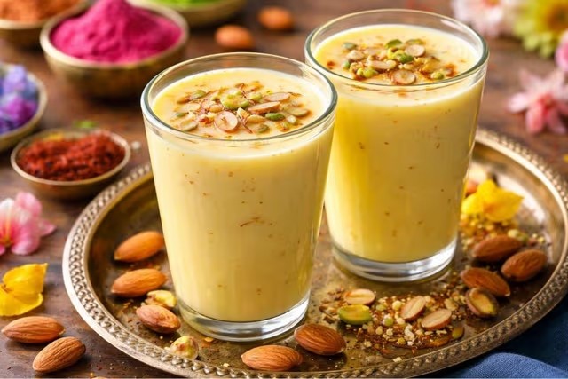 होली के दिन ट्राई करें केसर-बादाम मिल्क, मेहमान भी पूछेंगे रेसिपी