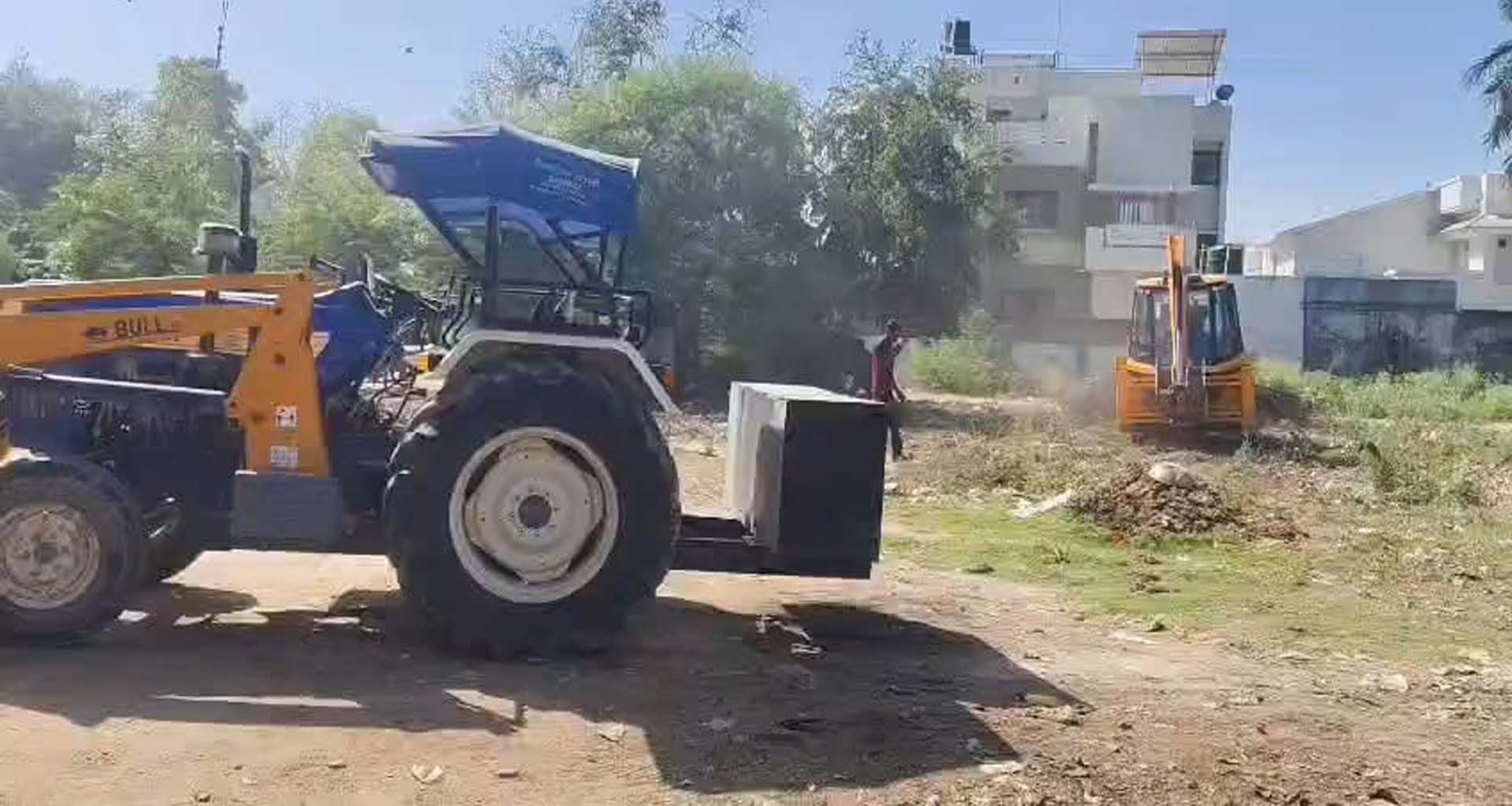 વડનગરમાં આંબેડકર ભવનની જમીન પર તંત્રનું બુલડોઝર : ગેરકાયદેસર દબાણોનો...