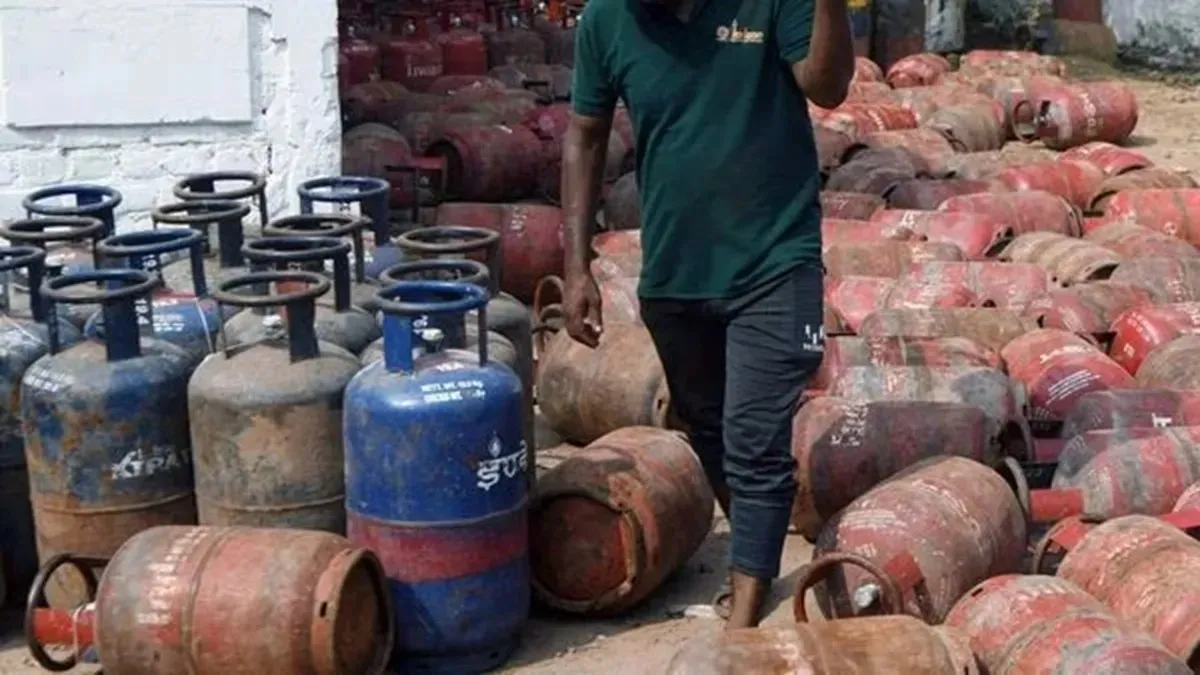 દેશમાં ગેસની અછત વચ્ચે, LPG સિલિન્ડર ચોરીની એક મોટી ઘટના, 27 સિલિન્ડરની...