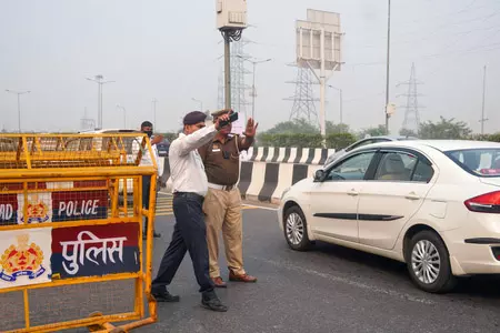 होली पर दिल्ली ट्रैफिक पुलिस की सख्त कार्रवाई, 4,929 लोगों के काटे चालान | Delhi Traffic Police takes strict action on Holi, challans 4,929 people | होली पर दिल्ली ट्रैफिक पुलिस की सख्त कार्रवाई, 4,929 लोगों के काटे चालान