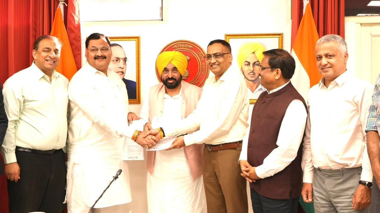 पंजाब खेल विभाग का रिपोर्ट कार्ड पेश, सीएम मान ने कहा- पहली बार अंतरराष्ट्रीय हॉकी टूर्नामेंट की मेजबानी करेगा पंजाब | CM Bhagwant Mann Presents Sports Department Report Card, Announces Historic...