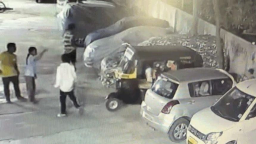 बदला लेने के लिए हैवान बना युवक, 4 साल के मासूम को हवा में उछाला फिर जमीन पर पटका; CCTV फुटेज वायरल | Child Assault Case 4 Year Old into Air Slams Him to Ground CCTV Footage...
