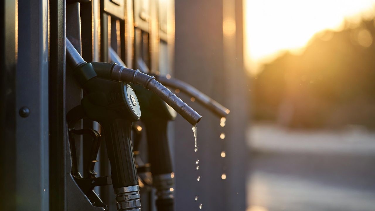 आज सोमवार को कितने बदले पेट्रोल-डीजल के दाम? यहां करें चेक | petrol diesel price today 23 March 2026 Monday check rates in your...