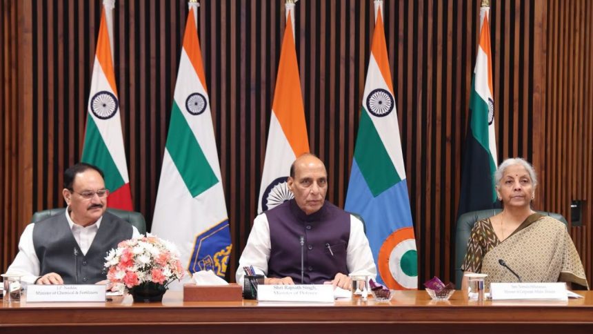 मिडिल ईस्ट में तनाव के बीच राजनाथ सिंह की अध्यक्षता में मंत्रियों की बैठक, सप्लाई चेन और ऊर्जा सुरक्षा पर पैनी नजर | India's Comprehensive Strategy to Protect Citizens and Economy Amidst the West...