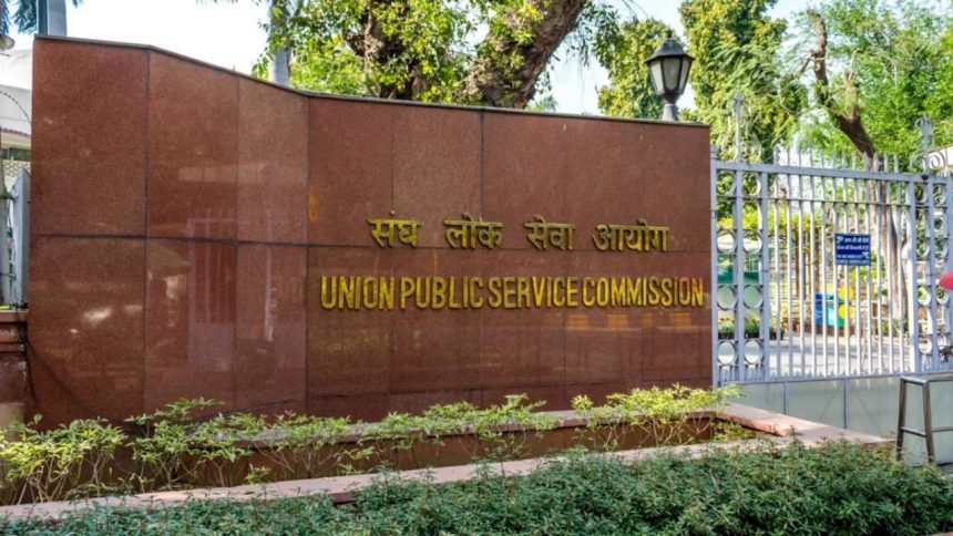 अफसर ही बन रहे दोबारा अफसर! UPSC टॉप-130 में 39 पुराने चेहरे, क्या 'रैंक सुधार' के इस खेल से नए टैलेंट को हो रहा नुकसान? | UPSC 2025 Results The Dominance of Rank Improvers and the IAS...