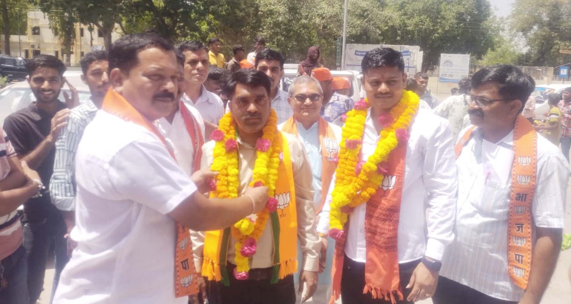 દાંતામાં કોંગ્રેસને મોટો ઝટકો : ફોર્મ ખેંચાતા ભાજપના બે ઉમેદવારો બિનહરીફ...