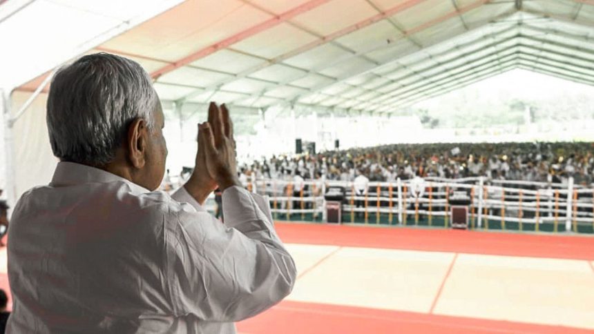 विदाई से पहले CM नीतीश वाल्मीकि नगर को देंगे सौगात, आज के दौरे पर 'ड्रीम प्रोजेक्ट' का होगा शिलान्यास! | CM Nitish kumar Valmiki Nagar visits foundation stone for his Dream Project worth 38...