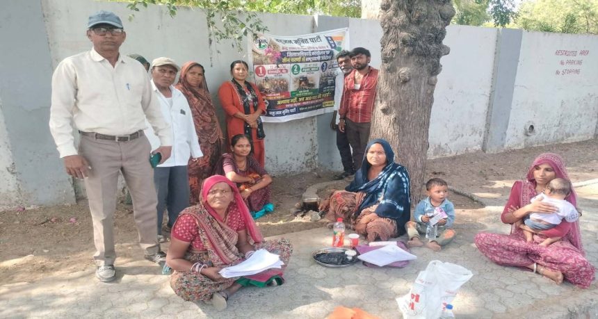 પાટણમાં સરકાર સામે આક્રોશ: જાહેર માર્ગ પર ચૂલો સળગાવી વિરોધ પ્રદર્શન...