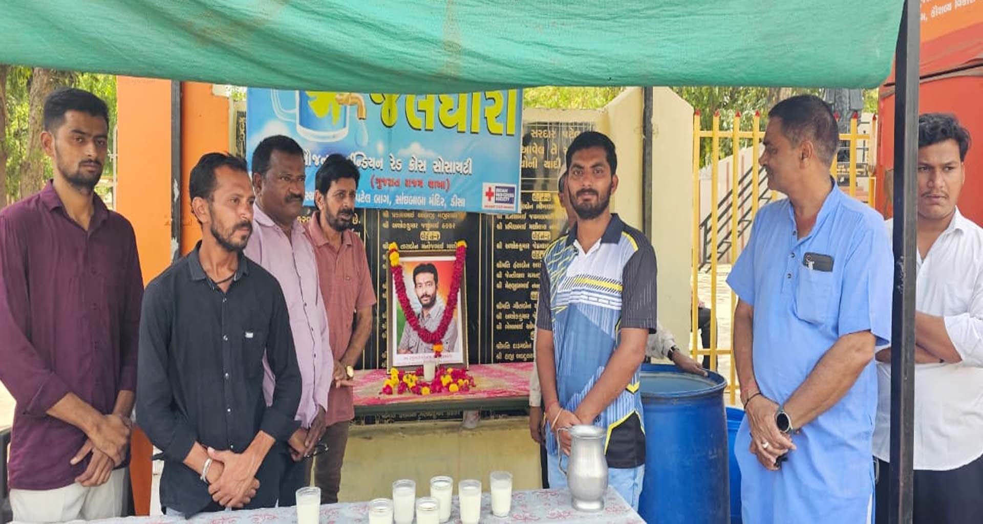 ડીસામાં ગરમીથી રાહત: બજરંગ ચેરિટેબલ ટ્રસ્ટ દ્વારા છાશ વિતરણ કેમ્પ...