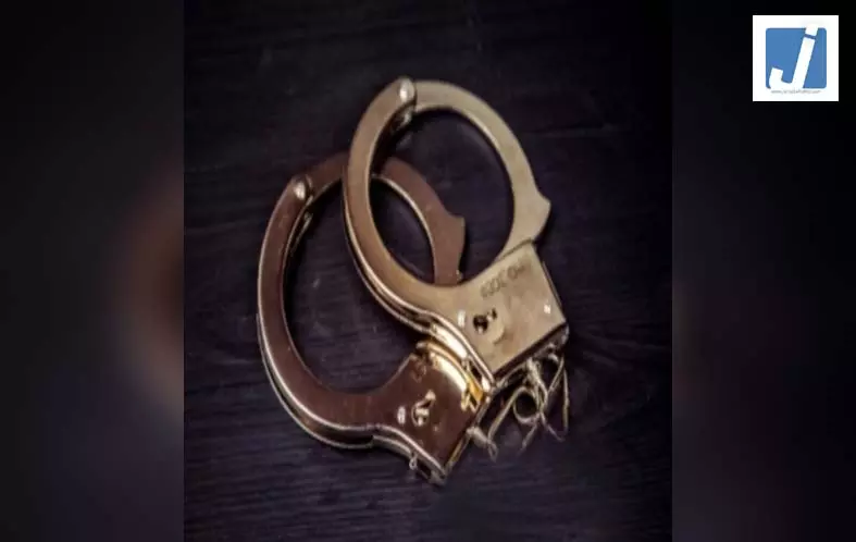 पुलिस ने दो बदमाश दबोचे, छीनी गई सोने की चेन और चोरी की बाइक बरामद | Police nabbed two criminals, recovered stolen gold chain and stolen bike | पुलिस ने दो बदमाश दबोचे, छीनी गई सोने की चेन और चोरी की बाइक बरामद