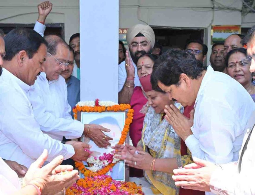 राजीव गांधी की शहादत दिवस पर कांग्रेस ने दी श्रद्धांजलि, गणेश गोदियाल बोले- सूचना क्रांति के जनक थे राजीव गांधी