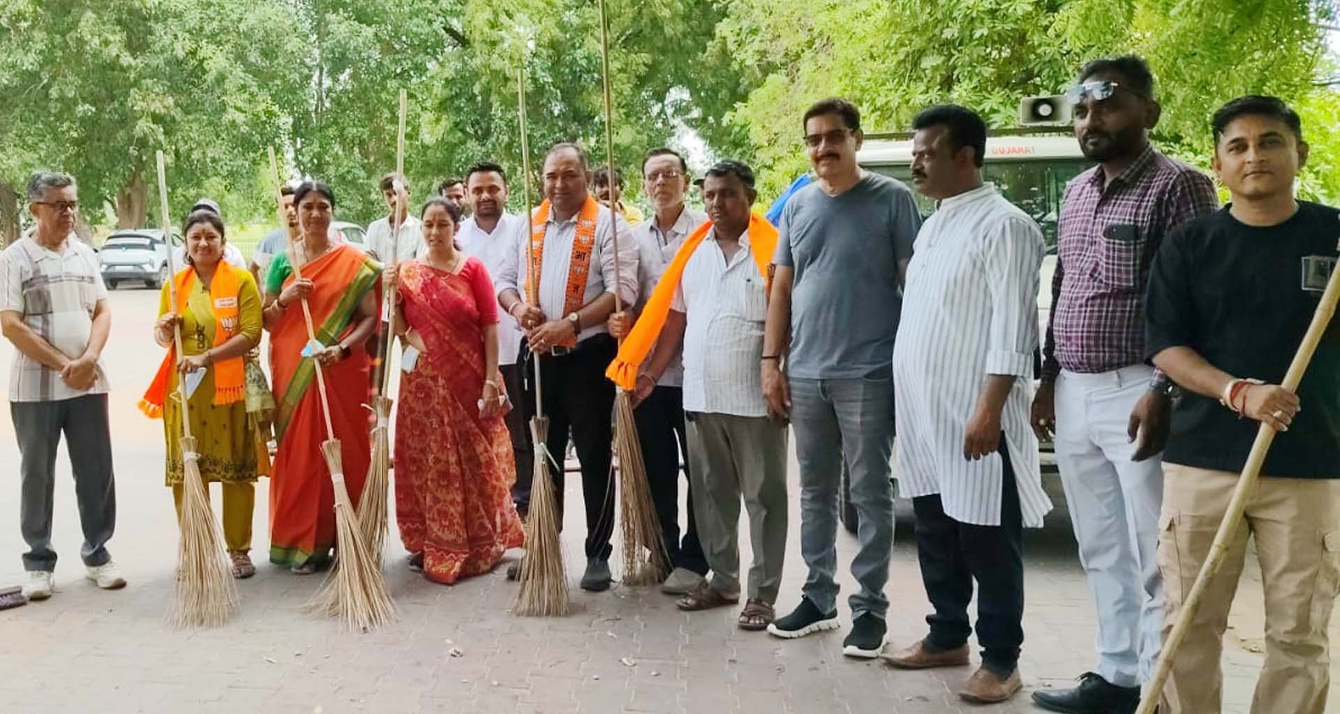 પાટણના ઐતિહાસિક સ્થળ રાણી કી વાવ ખાતે ભાજપ દ્વારા 'સ્વચ્છતા અભિયાન'...