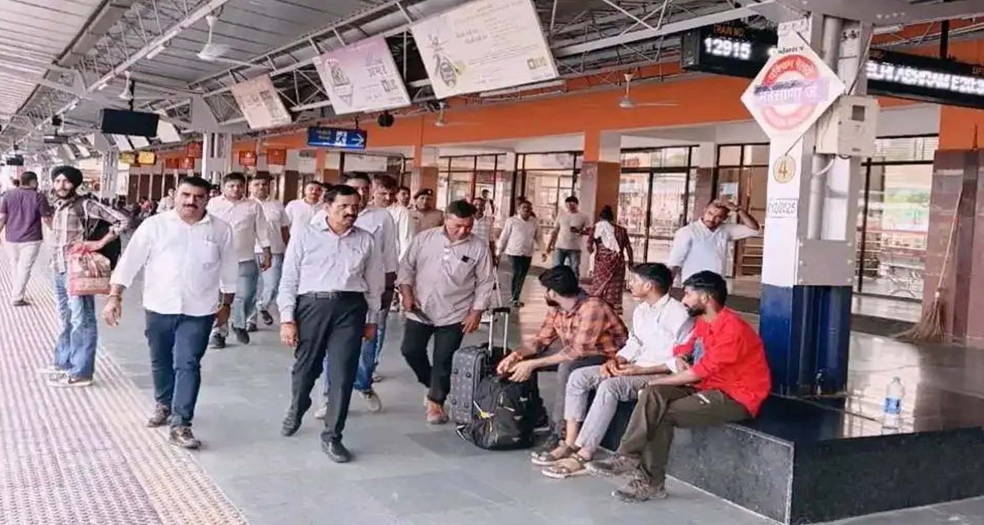 સુરક્ષા વ્યવસ્થા મજબૂત : મહેસાણા રેલ્વે સ્ટેશન પર પોલીસનો મેગા ડ્રાઇવ, કડક ચેકિંગ હાથ...