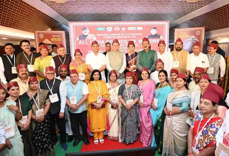 अखिल भारतीय महापौर परिषद की बैठक में धामी ने कहा – विकसित भारत के लिए मजबूत और आत्मनिर्भर शहर जरूरी, 29.78 करोड़ की विभिन्न योजनाओं की दी सौगात